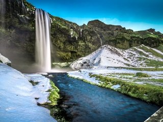 Обои трава, скалы, снег, мост, водопад, исландия, селйяландсфосс, grass, rocks, snow, bridge, waterfall, iceland, seljalandsfoss разрешение 3840x2160 Загрузить