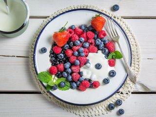 Обои малина, клубника, ягоды, черника, завтрак, йогурт, крем, raspberry, strawberry, berries, blueberries, breakfast, yogurt, cream разрешение 5760x3840 Загрузить