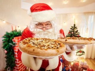 Обои новый год, дед мороз, праздник, рождество, выпечка, пицца, new year, santa claus, holiday, christmas, cakes, pizza разрешение 2880x1920 Загрузить