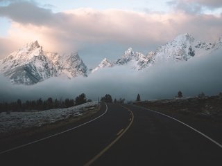 Обои небо, дорога, облака, горы, природа, туман, the sky, road, clouds, mountains, nature, fog разрешение 2048x1368 Загрузить