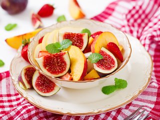 Обои яблоки, клубника, 3, инжир, фруктовый салат, apples, strawberry, figs, fruit salad разрешение 5475x4000 Загрузить