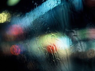 Обои огни, вода, дождь, окно, стекло, светофор, боке, lights, water, rain, window, glass, traffic light, bokeh разрешение 2560x1600 Загрузить