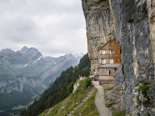 Обои трава, деревья, горы, скалы, лестница, тропинка, дом, утес, grass, trees, mountains, rocks, ladder, path, house, rock разрешение 1920x1200 Загрузить