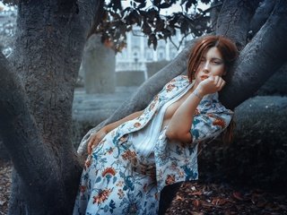 Обои дерево, девушка, взгляд, модель, волосы, лицо, rafa sanchez, livay, tree, girl, look, model, hair, face разрешение 2048x1399 Загрузить