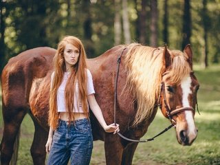 Обои лошадь, прогулка, девушка, конь, грива, лето, взгляд, рыжая, джинсы, волосы, лицо, horse, walk, girl, mane, summer, look, red, jeans, hair, face разрешение 2048x1363 Загрузить