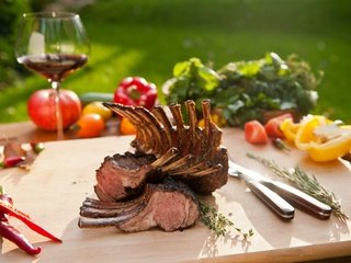 Обои вино, овощи, мясо, помидоры, перец, каре ягненка, wine, vegetables, meat, tomatoes, pepper, rack of lamb разрешение 3000x1996 Загрузить