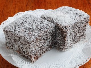 Обои сладкое, тарелка, десерт, пирожное, кокосовая стружка, sweet, plate, dessert, cake, coconut разрешение 4288x2848 Загрузить