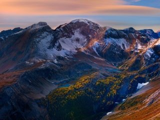 Обои небо, горы, снег, вершины, канада, гора ассинибойн, the sky, mountains, snow, tops, canada, mount assiniboine разрешение 2560x1440 Загрузить