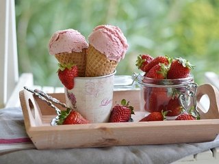 Обои мороженое, клубника, рожок, десерт, ice cream, strawberry, horn, dessert разрешение 2048x1337 Загрузить