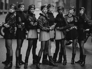Обои ретро, восемь девушек, ножки, фигура, модели, сапоги, чернобелая, девушка в кепке, мини юбка, retro, eight girls, legs, figure, model, boots, black and white, the girl in the cap, mini skirt разрешение 1920x1080 Загрузить