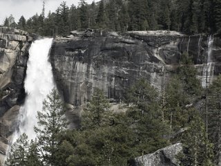 Обои деревья, природы, скалы, природа, лес, хвоя, водопад, обрыв, ели, trees, rocks, nature, forest, needles, waterfall, open, ate разрешение 1920x1080 Загрузить