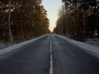 Обои дорога, лес, зима, разметка, знак, road, forest, winter, markup, sign разрешение 1920x1080 Загрузить