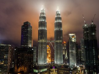 Обои ночь, город, башни, малайзия, куала-лумпур, night, the city, tower, malaysia, kuala lumpur разрешение 1920x1080 Загрузить