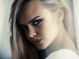 Обои девушка, взгляд, модель, лицо, girl, look, model, face разрешение 1920x1200 Загрузить