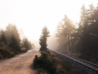 Обои дорога, железная дорога, природа, туман, road, railroad, nature, fog разрешение 2112x1188 Загрузить