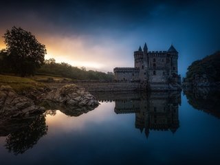 Обои вода, вечер, отражение, замок, франция, chateau de la roche, water, the evening, reflection, castle, france разрешение 2048x1365 Загрузить