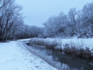 Обои снег, зима, иней, речка, snow, winter, frost, river разрешение 5184x2520 Загрузить