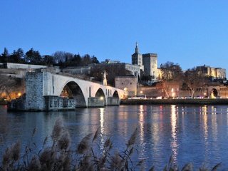 Обои вечер, рона, река, авиньон, мост, пон-д'авиньон, город, папский дворец, башня, архитектура, франция, освещение, the evening, ron, river, avignon, bridge, the pont d'avignon, the city, the papal palace, tower, architecture, france, lighting разрешение 2048x1267 Загрузить