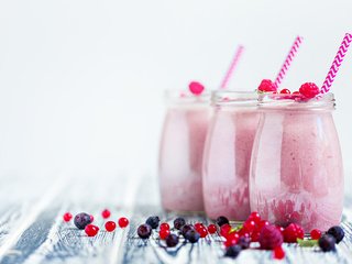 Обои малина, ягоды, черника, красная смородина, баночки, йогурт, aleksandr zamuruev, raspberry, berries, blueberries, red currant, jars, yogurt разрешение 5184x3456 Загрузить