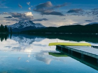 Обои небо, вода, озеро, отражение, лето, гора, лодка, отпуск, the sky, water, lake, reflection, summer, mountain, boat, vacation разрешение 5775x3850 Загрузить