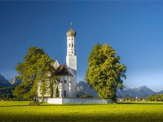 Обои деревья, горы, церковь, германия, альпы, бавария, trees, mountains, church, germany, alps, bayern разрешение 3072x1728 Загрузить