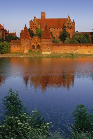 Обои деревья, вода, отражение, замок, trees, water, reflection, castle разрешение 1920x1200 Загрузить