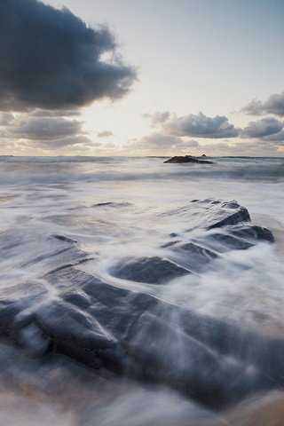 Обои облака, вода, камни, берег, море, clouds, water, stones, shore, sea разрешение 2560x1920 Загрузить