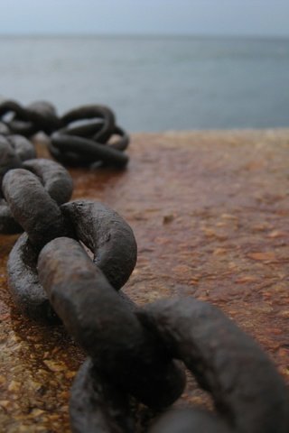 Обои пирс, камень, цепь, звенья, pierce, stone, chain, links разрешение 2592x1944 Загрузить