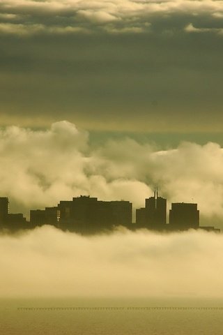Обои туман, чайка, здания, fog, seagull, building разрешение 1920x1440 Загрузить