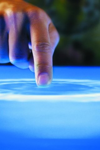Обои синий, палец, стол, гладь, майкрософт, blue, finger, table, surface, microsoft разрешение 1920x1200 Загрузить