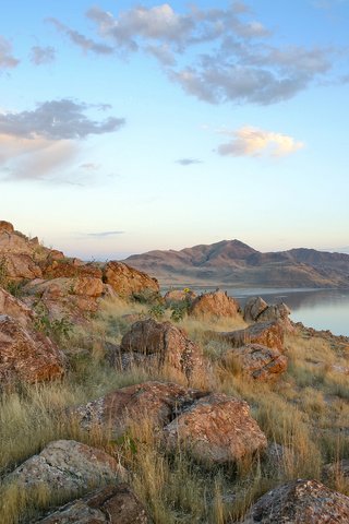 Обои небо, вода, озеро, камни, берег, юта, the sky, water, lake, stones, shore, utah разрешение 2560x1600 Загрузить