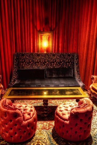 Обои лампа, стол, красный, комната, кресло, диван, lamp, table, red, room, chair, sofa разрешение 2560x1600 Загрузить