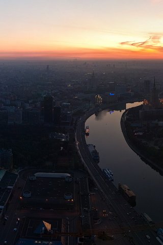 Обои небо, река, утро, москва, панорама, дома, the sky, river, morning, moscow, panorama, home разрешение 2917x1050 Загрузить