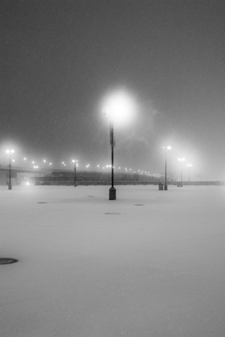 Обои фонари, снег, чб, lights, snow, bw разрешение 3872x2592 Загрузить