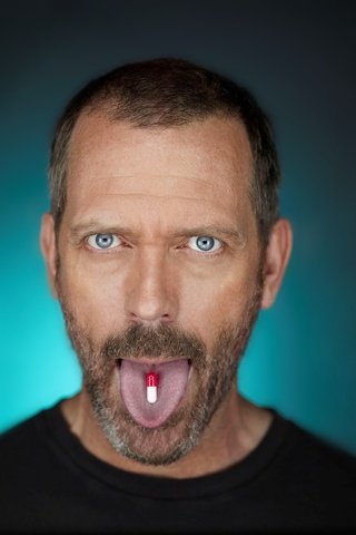 Обои house m.d., хью лори, язык, таблетки, hugh laurie, language, pills разрешение 1920x1440 Загрузить