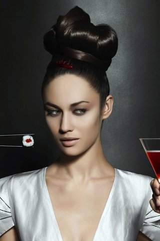 Обои девушка, campari calendar 2010, белое платье, портрет, черные волосы, взгляд, суши, модель, лицо, актриса, вино, ольга куреленко, girl, white dress, portrait, black hair, look, sushi, model, face, actress, wine, olga kurylenko разрешение 1920x1080 Загрузить