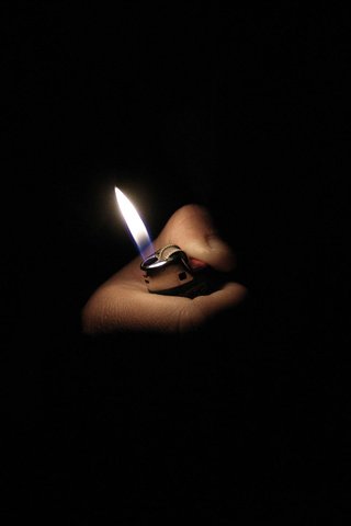 Обои свет, рука, пламя, огонь, зажигалка, черный фон, light, hand, flame, fire, lighter, black background разрешение 1920x1200 Загрузить