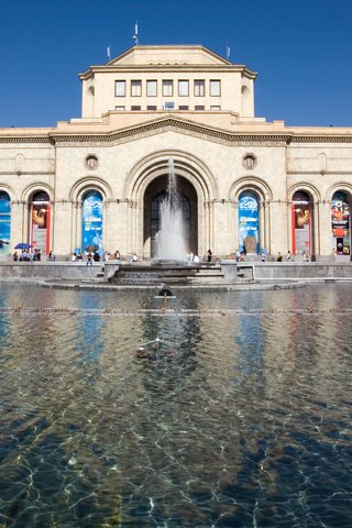 Обои вода, здание, армения, ереван, water, the building, armenia, yerevan разрешение 2560x1600 Загрузить