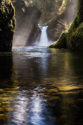 Обои вода, скалы, камни, водопад, водопад во мху, солнечный свет, water, rocks, stones, waterfall, waterfall in the moss, sunlight разрешение 1920x1080 Загрузить