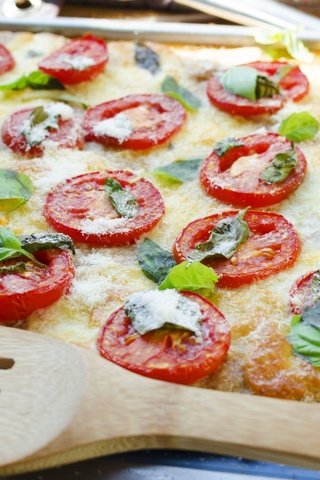 Обои выпечка, помидоры, пицца, лопатка, домашняя, cakes, tomatoes, pizza, blade разрешение 2650x1755 Загрузить