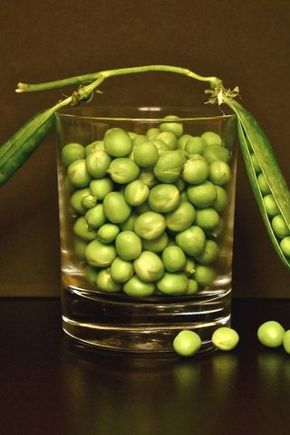 Обои стакан, горох, горошины, стручок, бобовые, glass, peas, pod, legumes разрешение 2048x1365 Загрузить