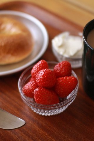 Обои ягода, клубника, кофе, чашка, завтрак, нож, сдоба, berry, strawberry, coffee, cup, breakfast, knife, muffin разрешение 2048x1367 Загрузить