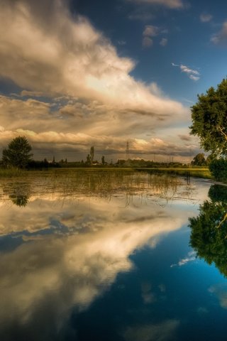 Обои небо, облака, деревья, озеро, отражение, лето, весна, the sky, clouds, trees, lake, reflection, summer, spring разрешение 1920x1200 Загрузить