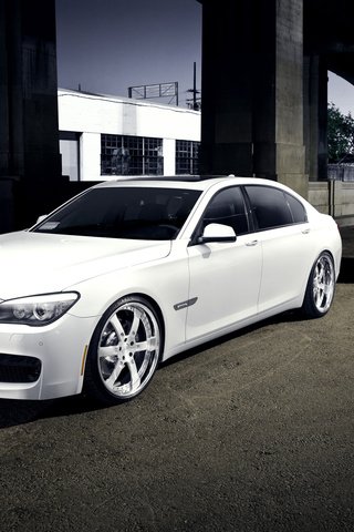 Обои ночь, белый, белая, бмв, 7 серия, 750li, f02, бетонные опоры, night, white, bmw, 7 series, concrete pillars разрешение 1920x1080 Загрузить