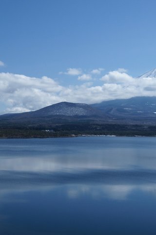 Обои облака, озеро, гора, япония, фудзияма, clouds, lake, mountain, japan, fuji разрешение 1920x1200 Загрузить