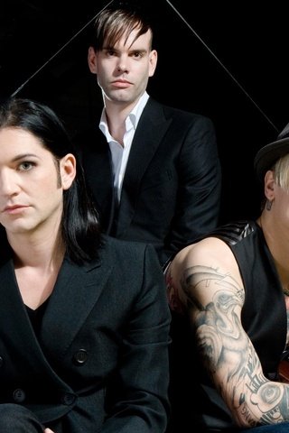 Обои placebo, brian molko, stefan olsdal, steve forrest, наскальные, rock разрешение 2560x1600 Загрузить