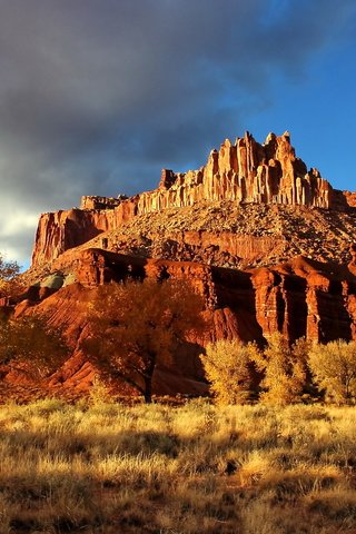 Обои скала, осень, каньон, сша, национальный парк, капитол-риф, capitol reef national park, осенний пейзаж, rock, autumn, canyon, usa, national park, capitol reef разрешение 2560x1600 Загрузить