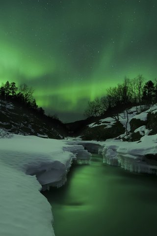 Обои полярное сияние над рекой тенневик (норвегия), polar lights over the river dannevik (norway) разрешение 1920x1200 Загрузить