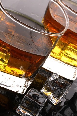 Обои напиток, капли, лёд, стол, кубики, бокалы, виски, drink, drops, ice, table, cubes, glasses, whiskey разрешение 2560x1600 Загрузить