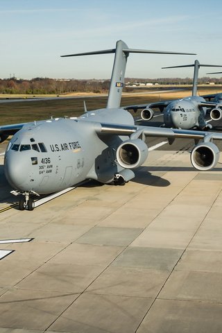 Обои самолеты, аэродром, c-17 globemaster iii, aircraft, the airfield разрешение 1920x1200 Загрузить